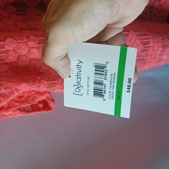 Relativity Size PL  Coral lace semi-sheer top,  cap sleeve - Picture 4 of 7